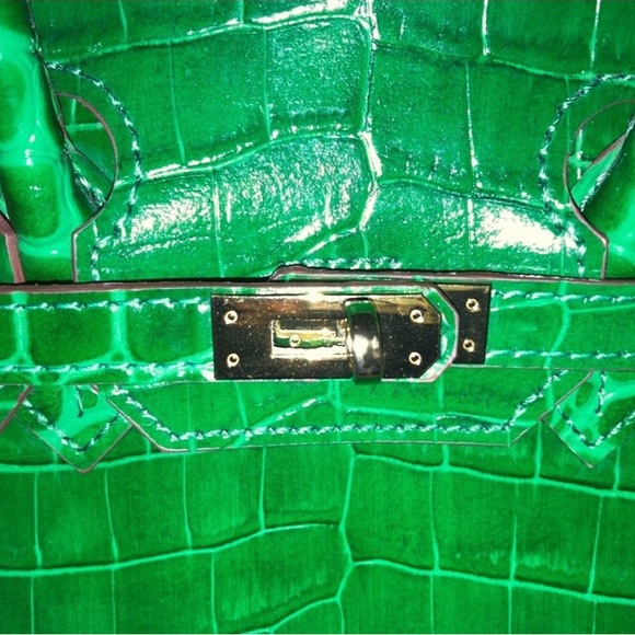 Kelly Green Crocodile Pattern Handbag/crossbody - Picture 3 of 5